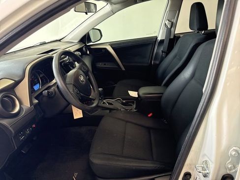 Used 2015 Toyota RAV4 LE FWD image 5