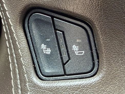 Used 2020 Chevrolet Tahoe LT AWD/4WD image 23