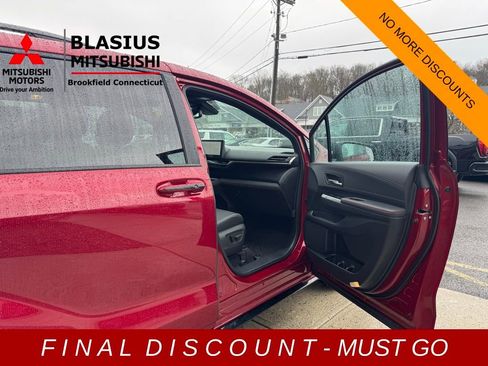 Used 2025 Toyota Sienna XSE w/ XSE Plus Package image 16