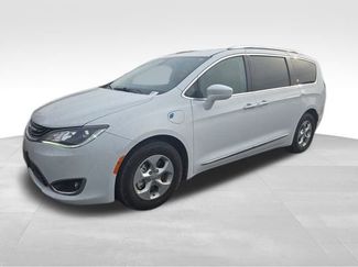 Used 2018 Chrysler Pacifica Touring-L video 3