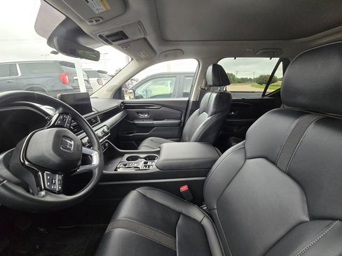Used 2023 Honda Pilot Touring image 8