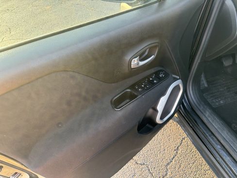 Used 2019 Jeep Renegade Sport image 13