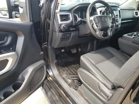Used 2018 Nissan Titan SV AWD/4WD image 13
