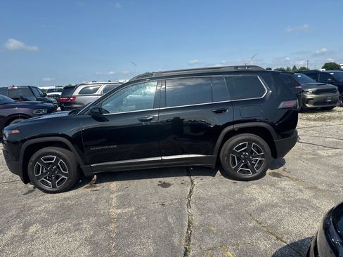 Used 2026 Jeep Cherokee Laredo AWD/4WD image 9
