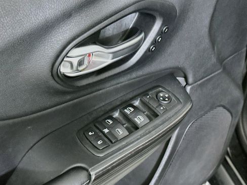 Used 2016 Jeep Cherokee Limited w/ Luxury Group FWD image 15