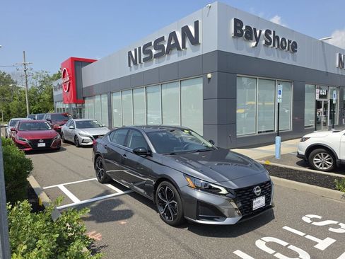 Certified 2025 Nissan Altima 2.5 SR FWD image 2