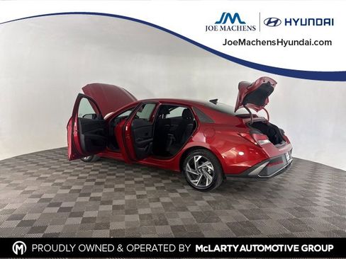 Certified 2025 Hyundai Elantra Sport image 17