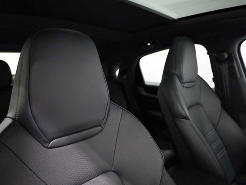 Certified 2024 Porsche Cayenne Coupe image 22