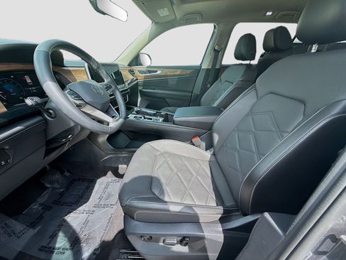 Certified 2024 Volkswagen Atlas SE w/ Panoramic Sunroof Package FWD image 18