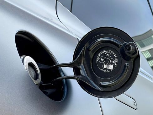 Used 2022 Aston Martin DBX Base image 15