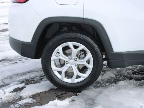 Used 2024 Jeep Compass Latitude AWD/4WD image 13