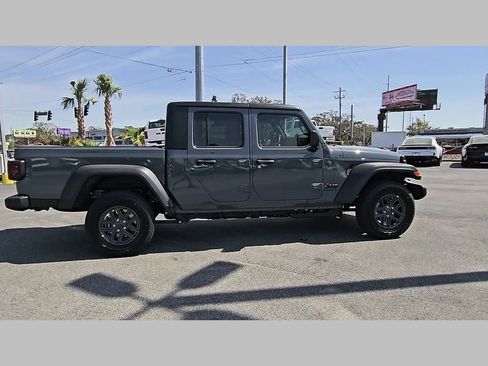 New 2026 Jeep Gladiator Sport AWD/4WD image 36