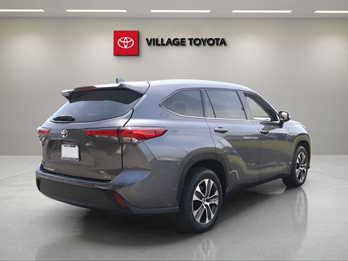 Used 2021 Toyota Highlander XLE FWD image 5