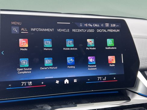 Used 2026 BMW X2 xDrive28i w/ Technology Package AWD/4WD image 34