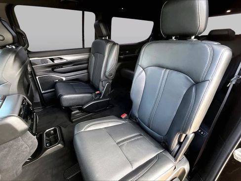 Used 2023 Jeep Wagoneer Series II RWD image 20