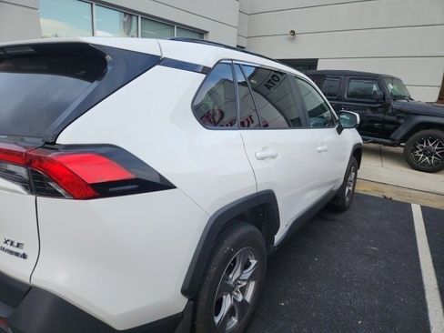Used 2022 Toyota RAV4 XLE image 3