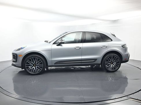 Certified 2025 Porsche Macan AWD/4WD image 2