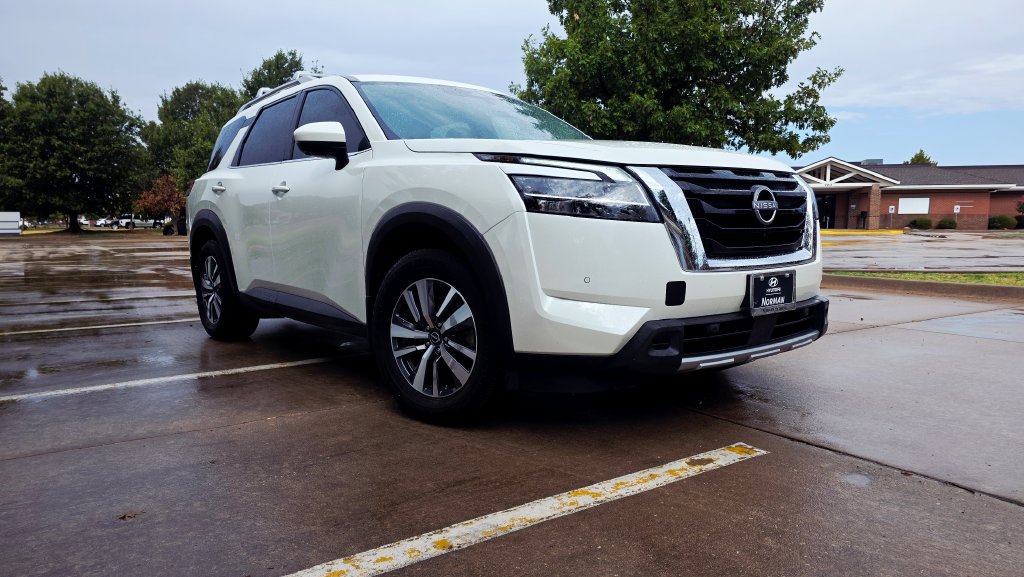 Used 2024 Nissan Pathfinder SL AWD/4WD image 5