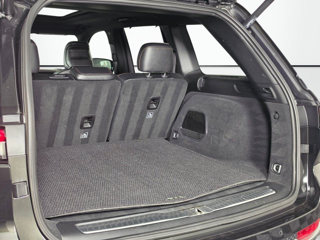 Used 2023 Jeep Grand Cherokee Summit w/ Advanced Protech Group IV AWD/4WD image 33