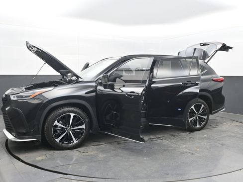 Used 2022 Toyota Highlander XSE image 44