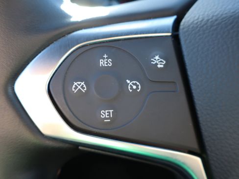 Used 2023 Chevrolet Traverse LT image 18