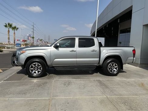 Used 2022 Toyota Tacoma SR AWD/4WD image 4