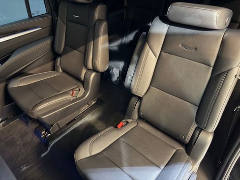 Used 2025 Cadillac Escalade ESV Luxury RWD image 45