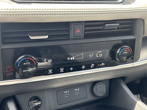 Certified 2024 Nissan Rogue SV AWD/4WD image 17