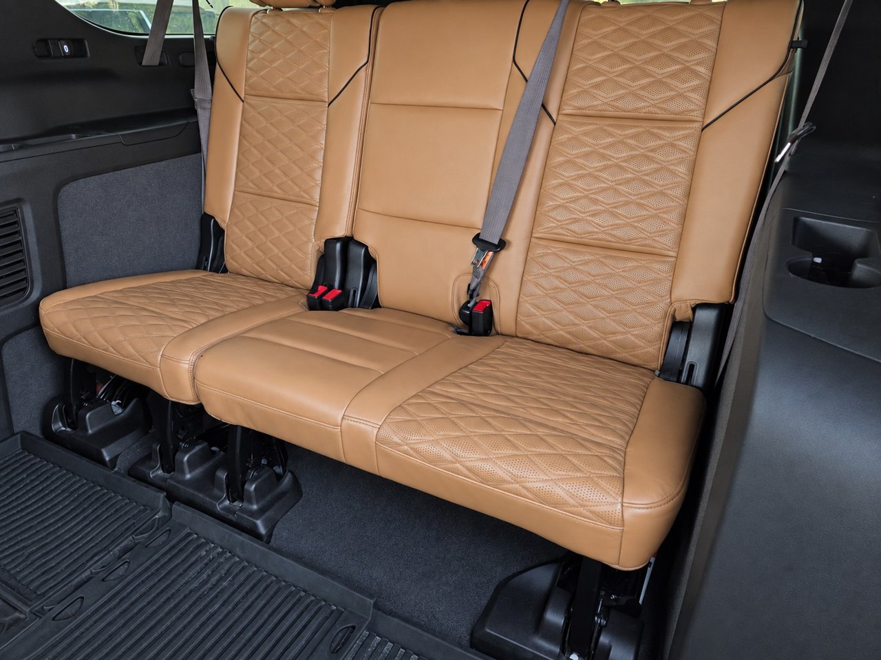Used 2021 Cadillac Escalade ESV Premium Luxury w/ LPO, Illumination Package AWD/4WD image 33