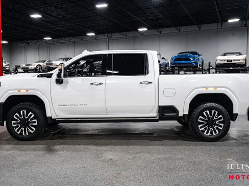 Used 2025 GMC Sierra 3500 Denali Ultimate image 2