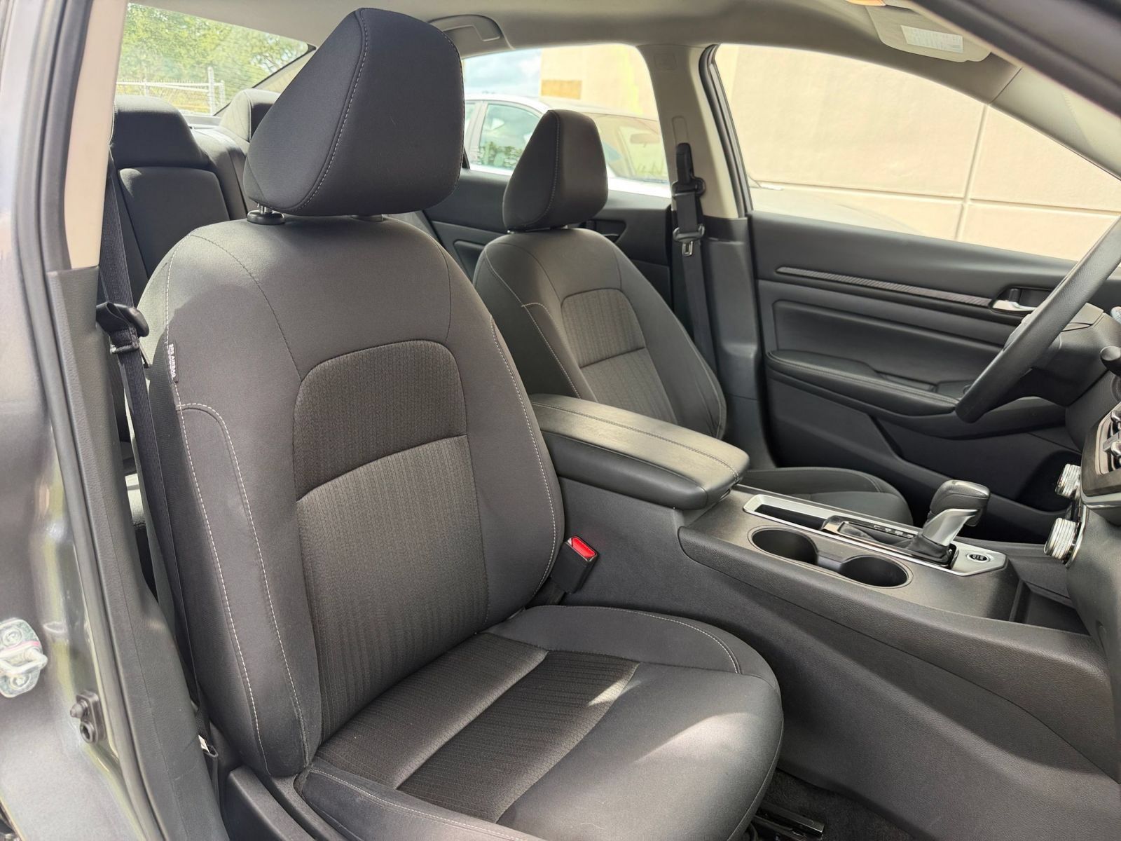 Used 2025 Nissan Altima 2.5 SV FWD image 30