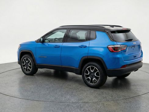 Used 2025 Jeep Compass Trailhawk AWD/4WD image 6