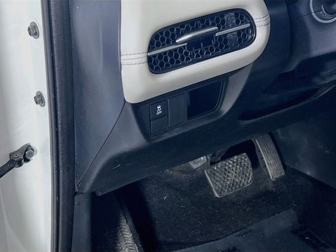Used 2023 Honda HR-V EX-L image 10