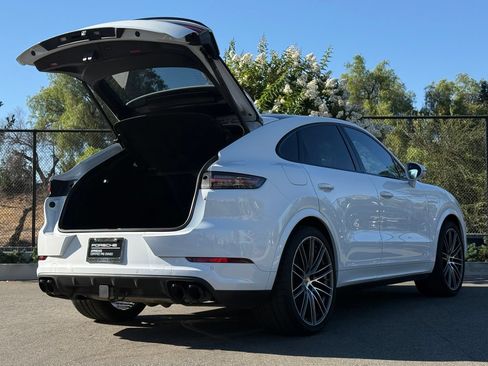 Certified 2023 Porsche Cayenne Turbo AWD/4WD image 32
