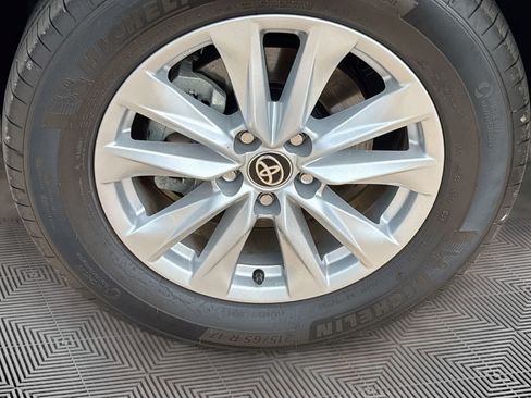 Used 2026 Toyota Corolla Cross LE FWD image 28