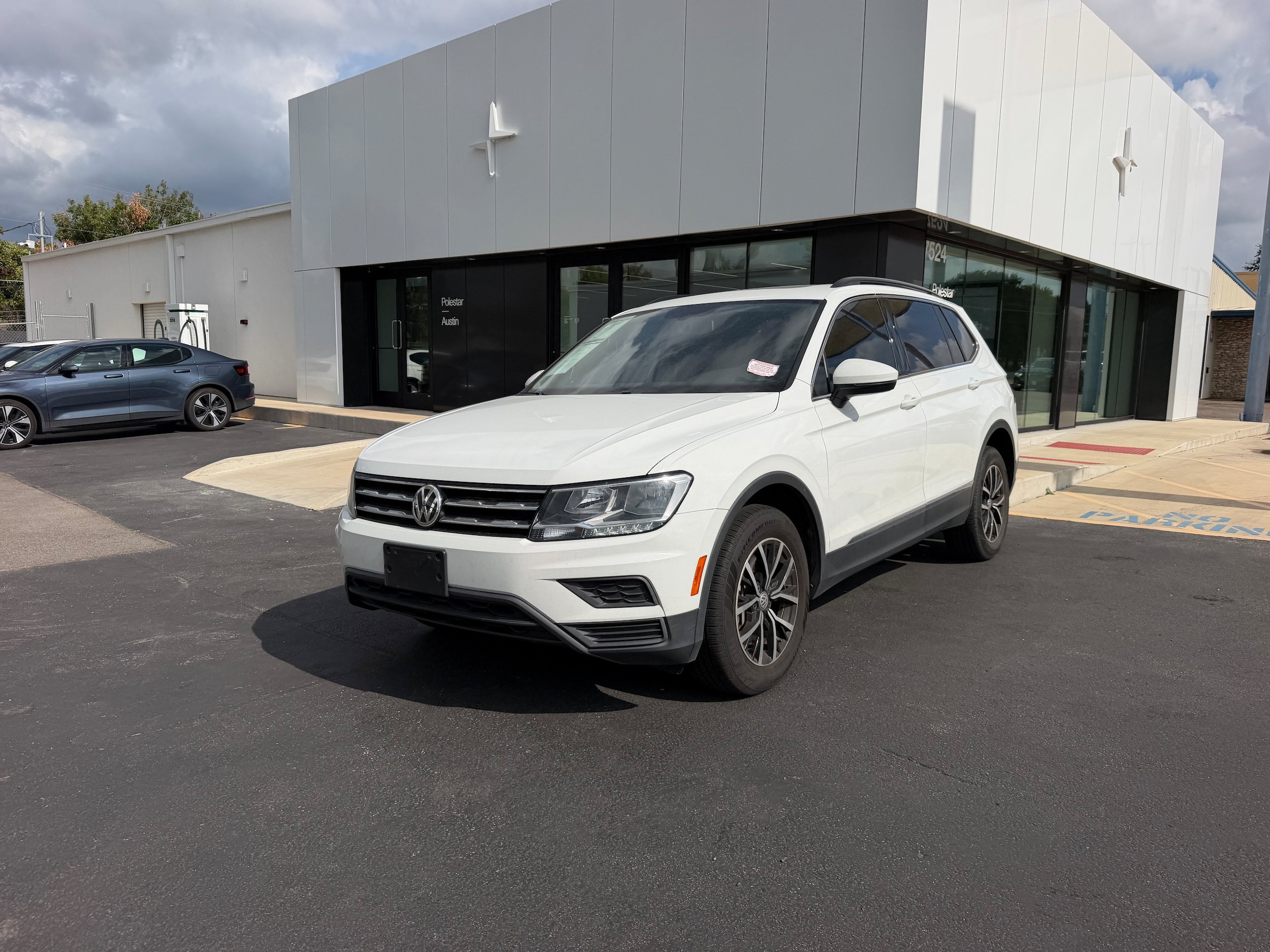 Used 2021 Volkswagen Tiguan SE FWD image 2