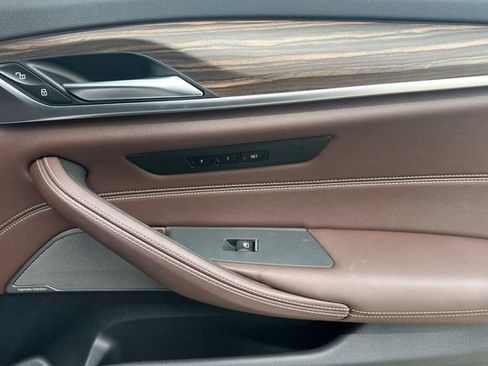 Used 2023 BMW 530e xDrive w/ Executive Package image 20