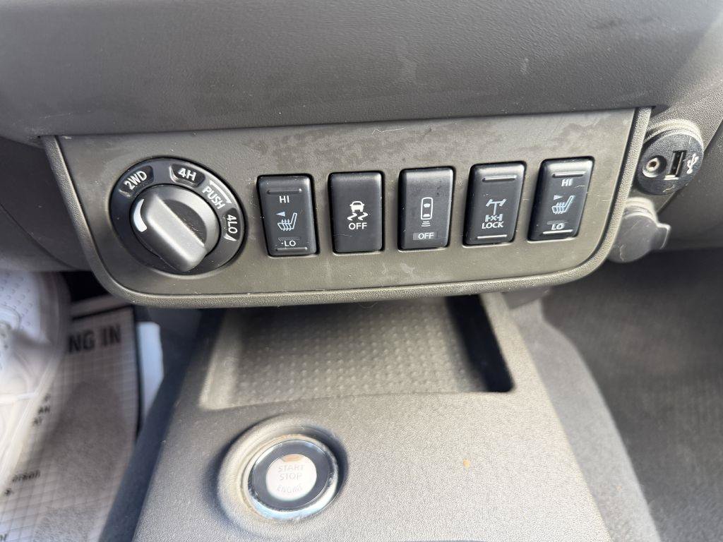 Used 2020 Nissan Frontier PRO-4X w/ Pro-4x Utility Package AWD/4WD image 15