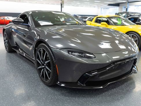 Used 2020 Aston Martin V8 Vantage Coupe image 3