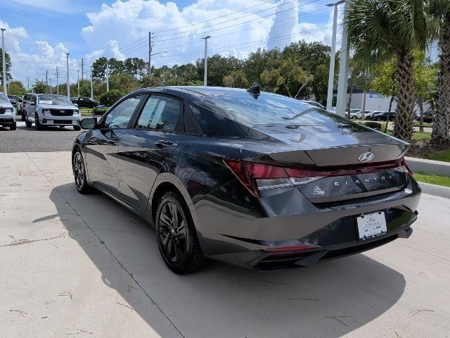 Certified 2021 Hyundai Elantra SEL FWD image 12