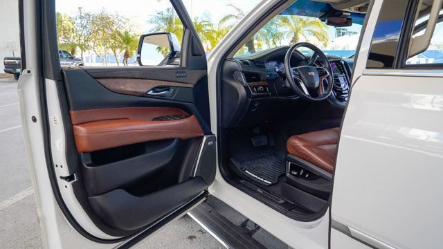 Used 2019 Cadillac Escalade ESV Premium Luxury RWD image 41