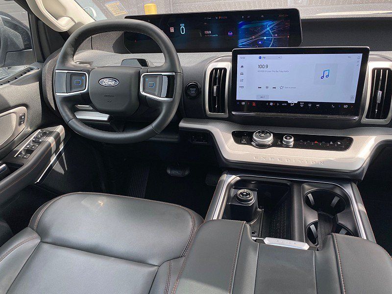 Certified 2025 Ford Expedition Active AWD/4WD image 20