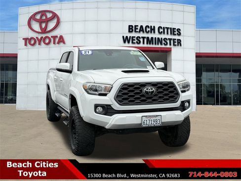 Used 2021 Toyota Tacoma TRD Sport image 3