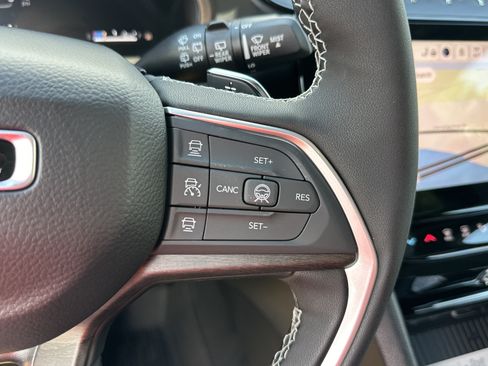New 2026 Jeep Grand Cherokee L 4WD image 9