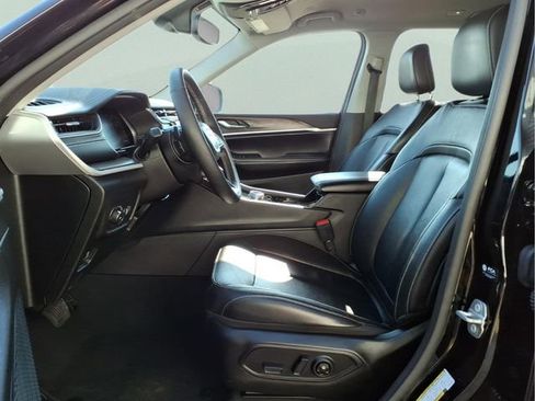Used 2023 Jeep Grand Cherokee Limited AWD/4WD image 13