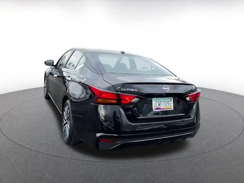 Used 2025 Nissan Altima 2.5 SV image 11