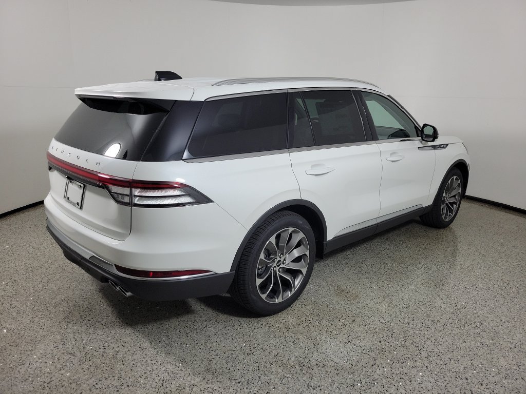 New 2027 Lincoln Aviator Reserve RWD image 4