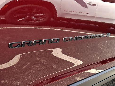 New 2026 Jeep Grand Cherokee Altitude image 19