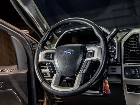 Used 2021 Ford F250 Lariat image 16