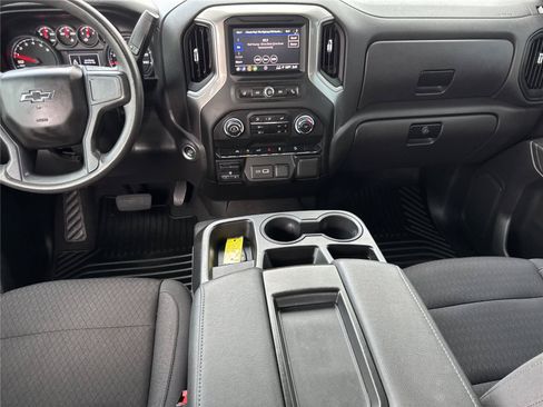 Used 2024 Chevrolet Silverado 1500 Custom Trail Boss w/ Dark Appearance Package AWD/4WD image 15